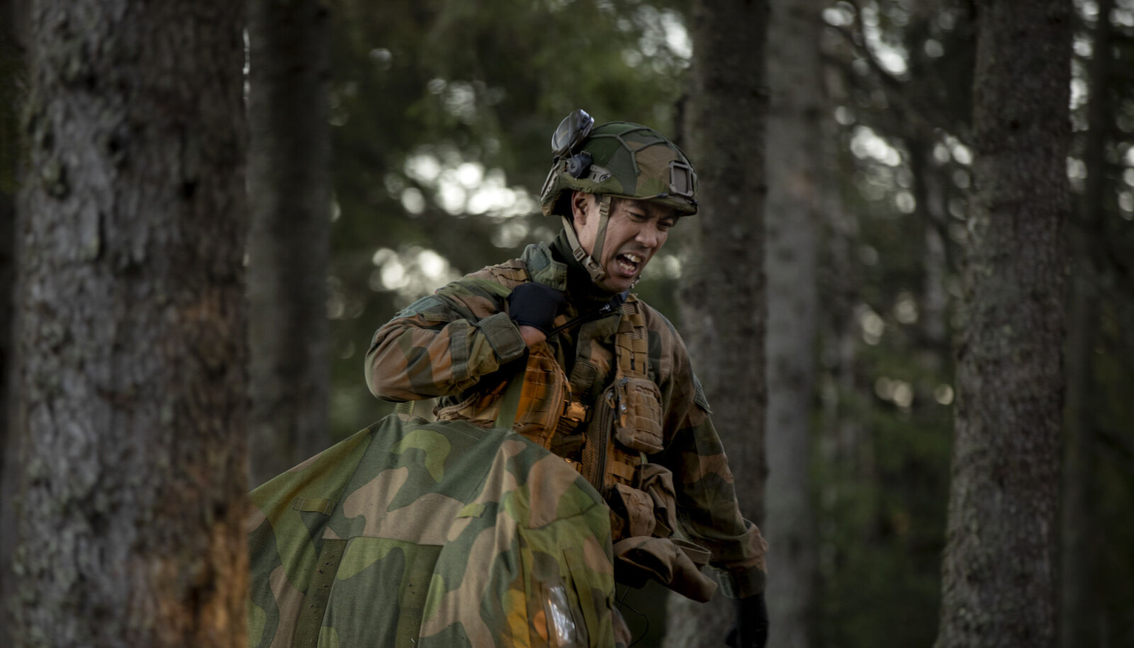 Christian Strand underveis i løypa, ganske sliten etter å ha fraktet mange bager. Christian Strand underveis i løypa, ganske sliten etter å ha fraktet mange bager.