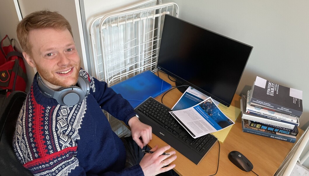 Eirik Torsvoll på hjemmekontoret. Eirik Torsvoll på hjemmekontoret.