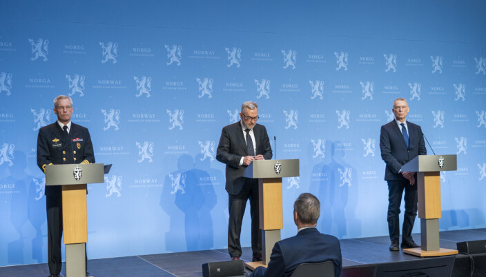 ETTERRETNINGSTRIO: Sjef for Etterretningstjenesten viseadmiral Nils Andreas Stensønes, sjef Politiets sikkerhetstjeneste Hans Sverre Sjøvold og sjef Nasjonal sikkerhetsmyndighet Kjetil Nilsen presentere sine vurderinger rundt aktuelle sikkerhetsutfordringer. ETTERRETNINGSTRIO: Sjef for Etterretningstjenesten viseadmiral Nils Andreas Stensønes, sjef Politiets sikkerhetstjeneste Hans Sverre Sjøvold og sjef Nasjonal sikkerhetsmyndighet Kjetil Nilsen presentere sine vurderinger rundt aktuelle sikkerhetsutfordringer.