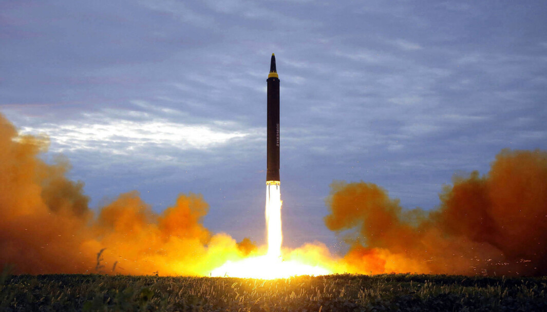 Testing av et Hwasong-12 missile i Pyongyang, Nord-Korea. Landet har brukt stjålet kryptovaluta for å finansiere atomprogrammet. Testing av et Hwasong-12 missile i Pyongyang, Nord-Korea. Landet har brukt stjålet kryptovaluta for å finansiere atomprogrammet.
