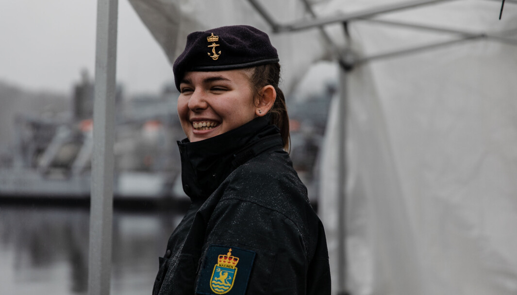 Dabrowka Knach tjenestegjør som avdelingstillitsvalgt (ATV) Marinen på Haakonsvern Orlogsstasjon. Dabrowka Knach tjenestegjør som avdelingstillitsvalgt (ATV) Marinen på Haakonsvern Orlogsstasjon.