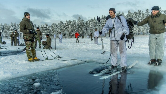 Nederlandske soldater på vintertrening i Norge. Nederlandske soldater på vintertrening i Norge.