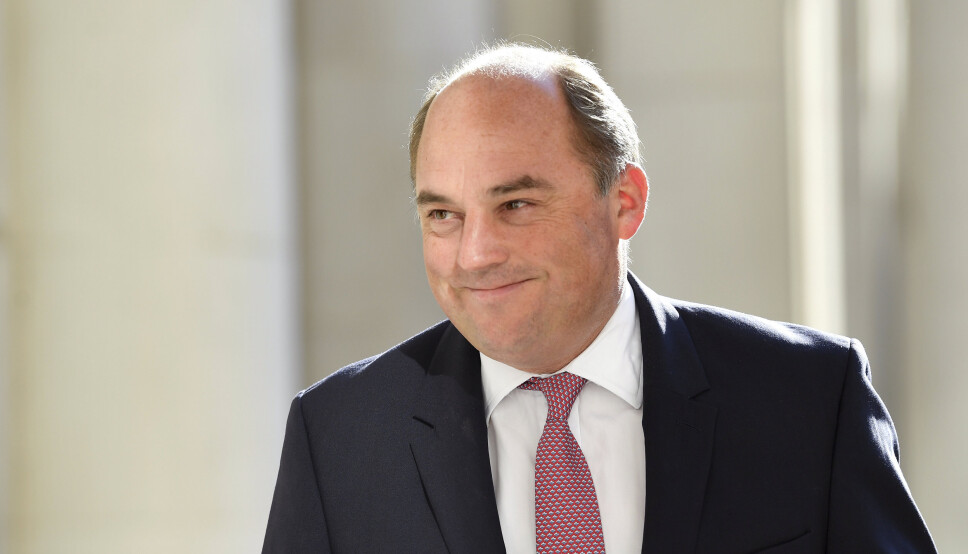 Ben Wallace er forsvarsminister i Storbritannia. Hans departement åpner nå for at personell som ble kastet ut av forsvaret og fratatt medaljene på grunn av sin seksuelle identitet, nå kan søke om å få de tilbake.