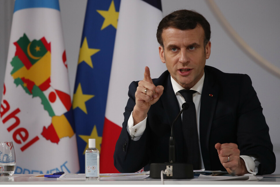 STERKE ORD: Etter et møte med vestafrikanske land i Sahel i Afrika, lovet Frankrikes president Emmanuel Macron tirsdag å «halshogge» al-Qaida i regionen.