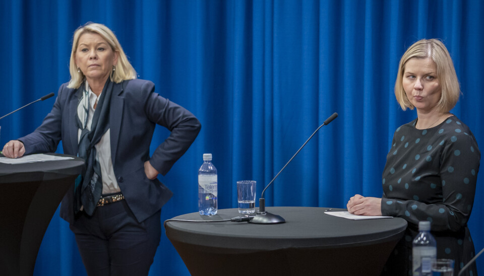 SKRINLAGT: Justisminister Monica Mæland (H) (t.v.) og kunnskapsminister Guri Melby (V) mener det var rett å sende forslaget om portforbud ut på høring, selv om forslaget nå er lagt bort.