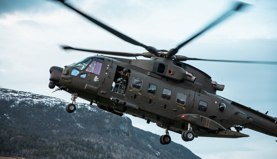 TRIDENT JUNCTURE: Et dansk militærhelikopter går inn for landing i Oppdal under øvelse Trident Juncture i 2018.