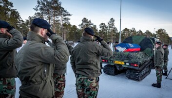 Tok farvel gjennom en militær seremoni. Tok farvel gjennom en militær seremoni.