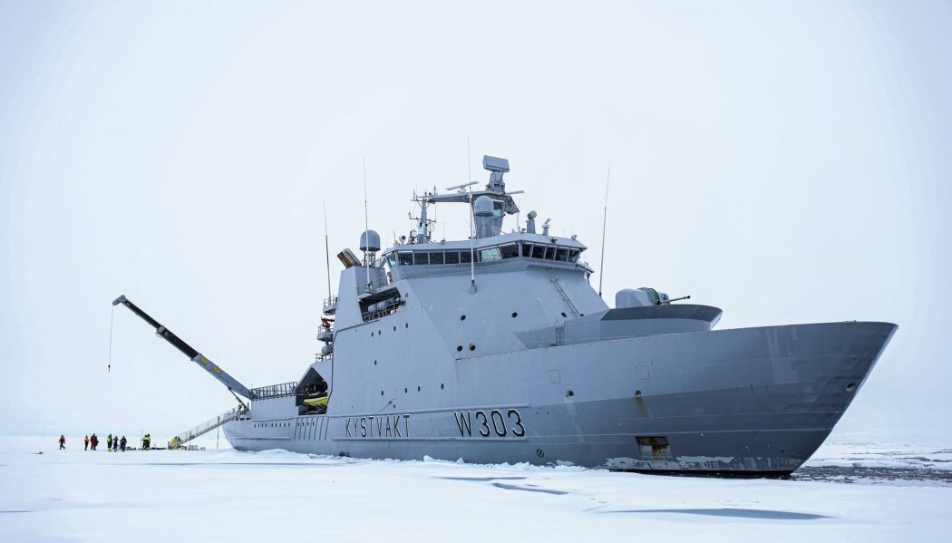 BEKYMRET: Kystvaktskipet KV Svalbard er et av de norske kystvaktskipene som er levert med motorer fra Bergen Engines, som er kjøpt opp av et russiskkontrollert selskap. Både Forsvaret og eksperter er bekymret for at motorteknologien kan havne i feil hender BEKYMRET: Kystvaktskipet KV Svalbard er et av de norske kystvaktskipene som er levert med motorer fra Bergen Engines, som er kjøpt opp av et russiskkontrollert selskap. Både Forsvaret og eksperter er bekymret for at motorteknologien kan havne i feil hender