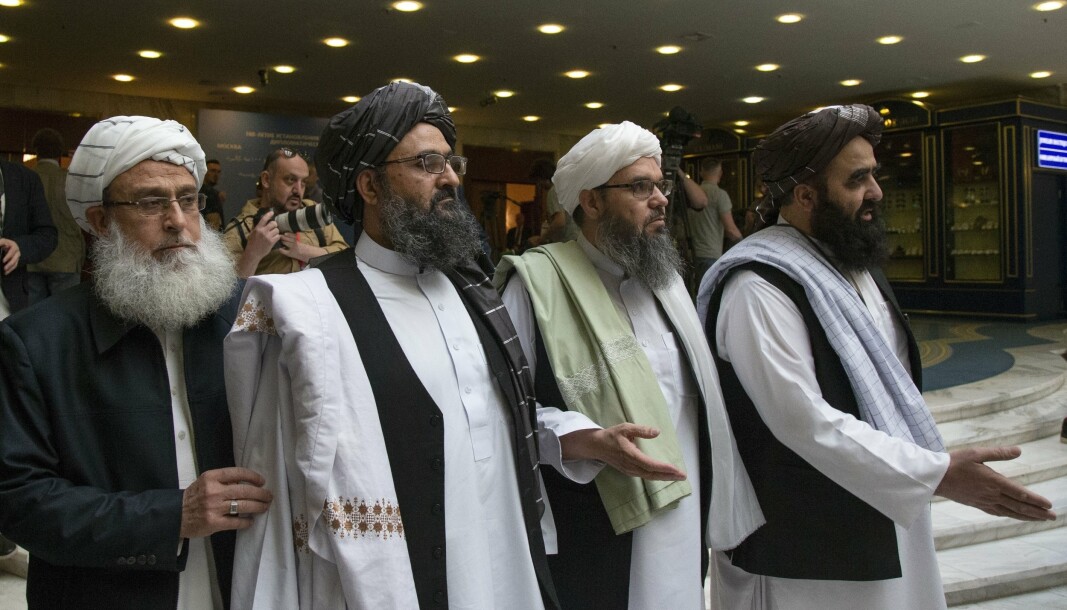 Mullah Abdul Ghani Baradar (nummer to fra venstre) er Talibans øverste politiske leder.