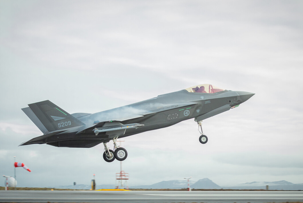 ØKER: Sju milliarder kroner i forsvarsbudsjettet for 2022 skal brukes til innfasing og baseløsning for F-35 kampfly. ØKER: Sju milliarder kroner i forsvarsbudsjettet for 2022 skal brukes til innfasing og baseløsning for F-35 kampfly.