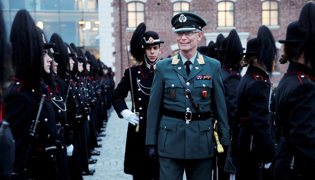 Brigader Arne Opperud inspiserer æresvaktene fra Hans Majestet Kongens Garde på Akershus festning Brigader Arne Opperud inspiserer æresvaktene fra Hans Majestet Kongens Garde på Akershus festning