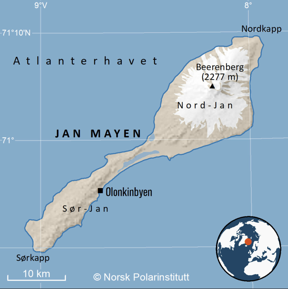 Jan Mayen ligger 550 kilometer nordøst for Island og omtrent 1000 kilometer unna fastlands-Norge.