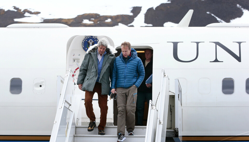 BESØK: Norge knytter et stadig sterkere bånd til USA, skriver Rune Ottosen. Her ser vi daværende utenriksminister i USA John Kerry (D) og Børge Brende lande på Svalbard i 2016.