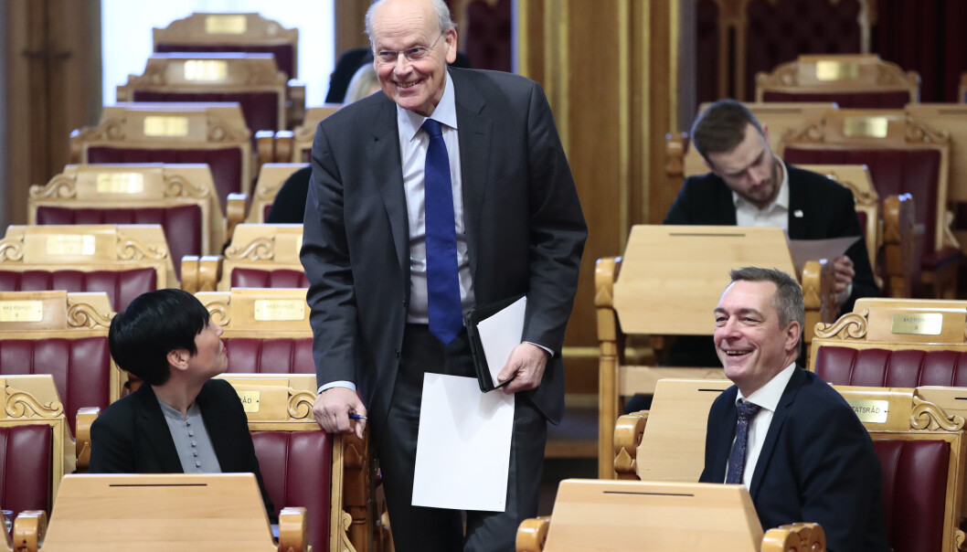 KONKLUSJON: Michael Tetzschner (H) mener det er for tidlig å konkludere i Bergen Engines-saken. Her sammen med utenriksminister Ine Eriksen Søreide (H) og forsvarsminister Frank Bakke-Jensen (H) i Stortinget. KONKLUSJON: Michael Tetzschner (H) mener det er for tidlig å konkludere i Bergen Engines-saken. Her sammen med utenriksminister Ine Eriksen Søreide (H) og forsvarsminister Frank Bakke-Jensen (H) i Stortinget.