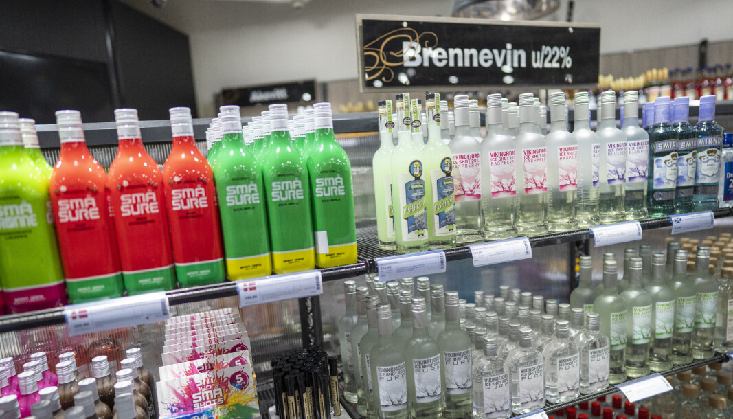 DRIKKER: Forsvarets personell ble refset mer enn dobbelt så ofte for alkoholrelaterte overtredelser i 2020 som i 2019. DRIKKER: Forsvarets personell ble refset mer enn dobbelt så ofte for alkoholrelaterte overtredelser i 2020 som i 2019.