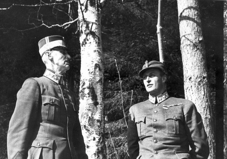 Kong Haakon og kronprins Olav under flukten i 1940.