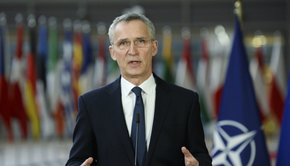 VIL ENDRE: Natos generalsekretær Jens Stoltenberg snakker til pressen fredag 26. februar. Stoltenberg har satt i gang en prosess for å modernisere Nato.