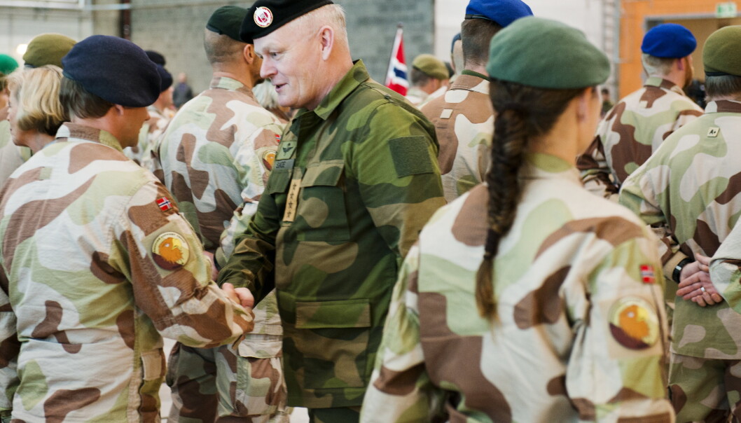 SEREMONI: Daværende forsvarssjefen Harald Sunde under medaljeseremoni på Gardermoen militære flystasjon for de norske styrkene som har avsluttet sitt oppdrag i Faryab provins i Afghanistan. Bildet ble tatt 30.11.2012. SEREMONI: Daværende forsvarssjefen Harald Sunde under medaljeseremoni på Gardermoen militære flystasjon for de norske styrkene som har avsluttet sitt oppdrag i Faryab provins i Afghanistan. Bildet ble tatt 30.11.2012.