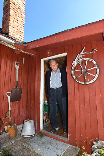 HYTTA: Erling Lorentzen i døra på hytta der han hadde sitt hovudkvarter. HYTTA: Erling Lorentzen i døra på hytta der han hadde sitt hovudkvarter.