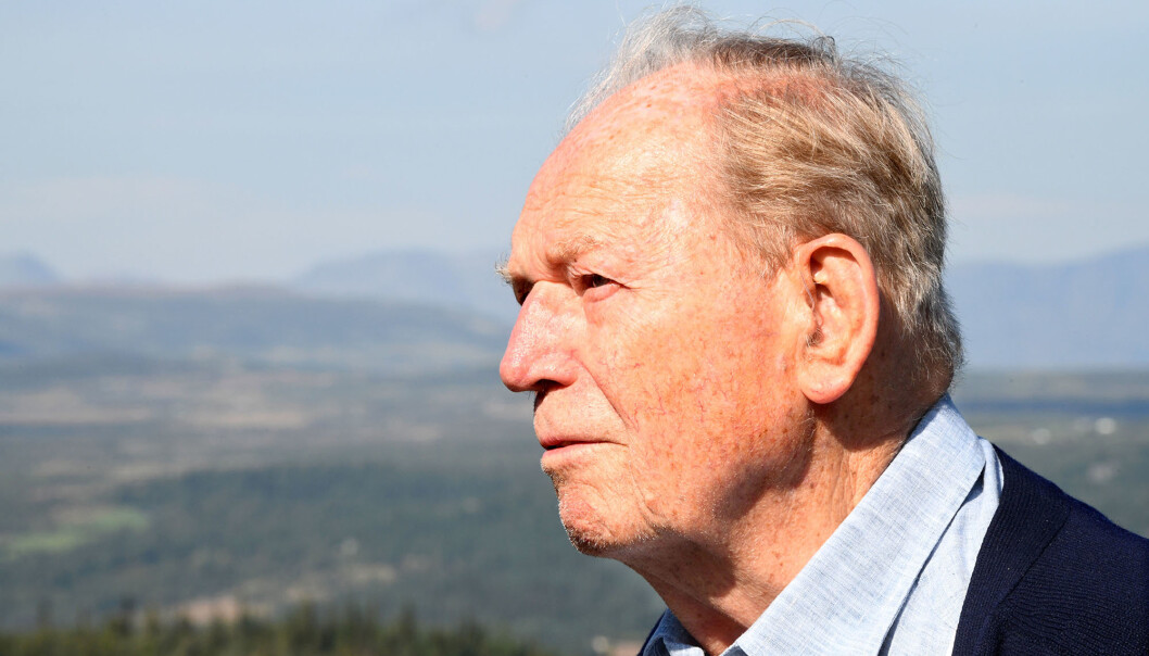 Erling Lorentzen sovnet inn tirsdag 9. januar 2021. Han ble 98 år. Dette bildet er fra en reportasje i 2019 da Erling Lorentzen dro tilbake til hytta hvor han ledet operasjoner under 2. verdenskrig. Erling Lorentzen sovnet inn tirsdag 9. januar 2021. Han ble 98 år. Dette bildet er fra en reportasje i 2019 da Erling Lorentzen dro tilbake til hytta hvor han ledet operasjoner under 2. verdenskrig.