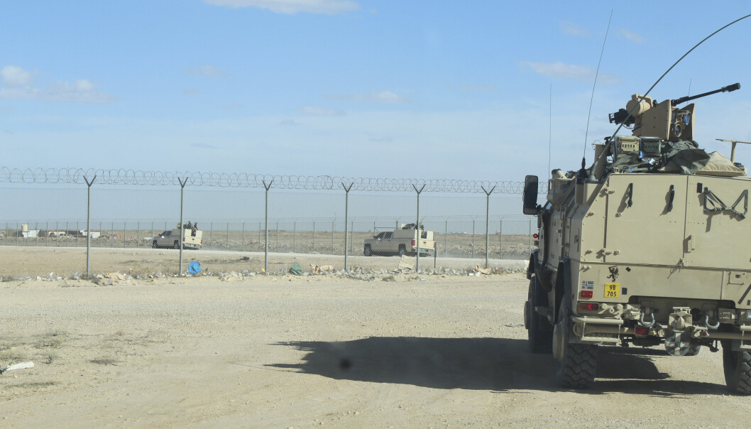Norske styrker er utstasjonert ved Ain al-Asad-flybasen i Anbar-provinsen i Vest-Irak, rundt 200 kilometer fra grensa til Syria. Norske styrker er utstasjonert ved Ain al-Asad-flybasen i Anbar-provinsen i Vest-Irak, rundt 200 kilometer fra grensa til Syria.