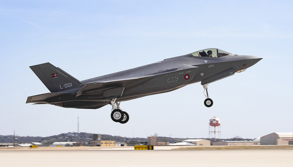 Danskenes første F-35 med halenummer L-001 i dét det tok av for første gang ved fabrikken i Fort Worth Texas.