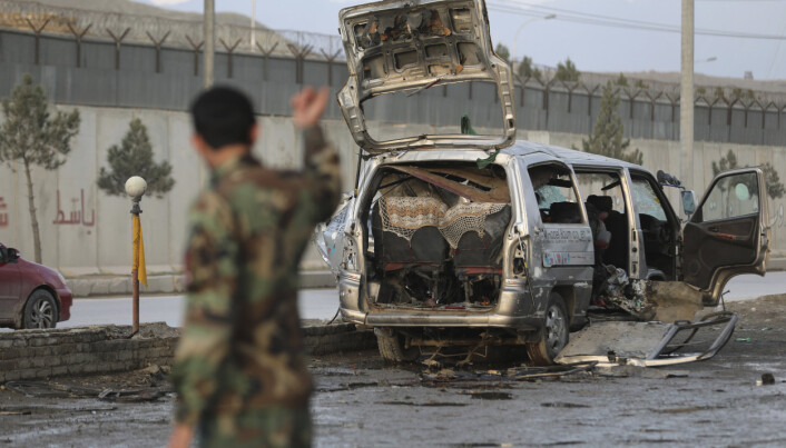 BOMBEANGREP: Afghanske sikkerhetsstyrker inspiserer en bil som ble brukt i et bombeangrep i Kabul sist søndag. Tyrkia varsler at de vil være vert for en ny fredskonferanse for Afghanistan. BOMBEANGREP: Afghanske sikkerhetsstyrker inspiserer en bil som ble brukt i et bombeangrep i Kabul sist søndag. Tyrkia varsler at de vil være vert for en ny fredskonferanse for Afghanistan.