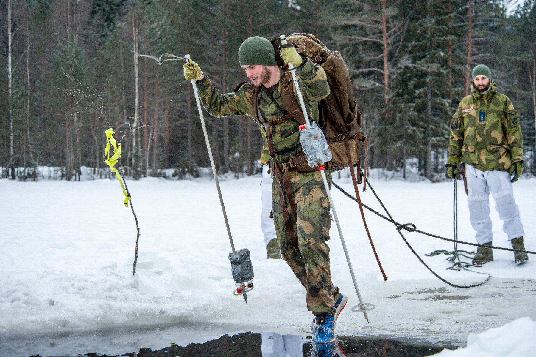 210127 Heistadmoen. Iver Kubberød, vernepliktig vakt og sikringssoldat ved Akershus kommandantskap på øvelse felt. De trener på å overleve. Foto: Andrea Vasholmen Mostue, Soldatnytt (Forsvarets forum) 210127 Heistadmoen. Iver Kubberød, vernepliktig vakt og sikringssoldat ved Akershus kommandantskap på øvelse felt. De trener på å overleve. Foto: Andrea Vasholmen Mostue, Soldatnytt (Forsvarets forum)