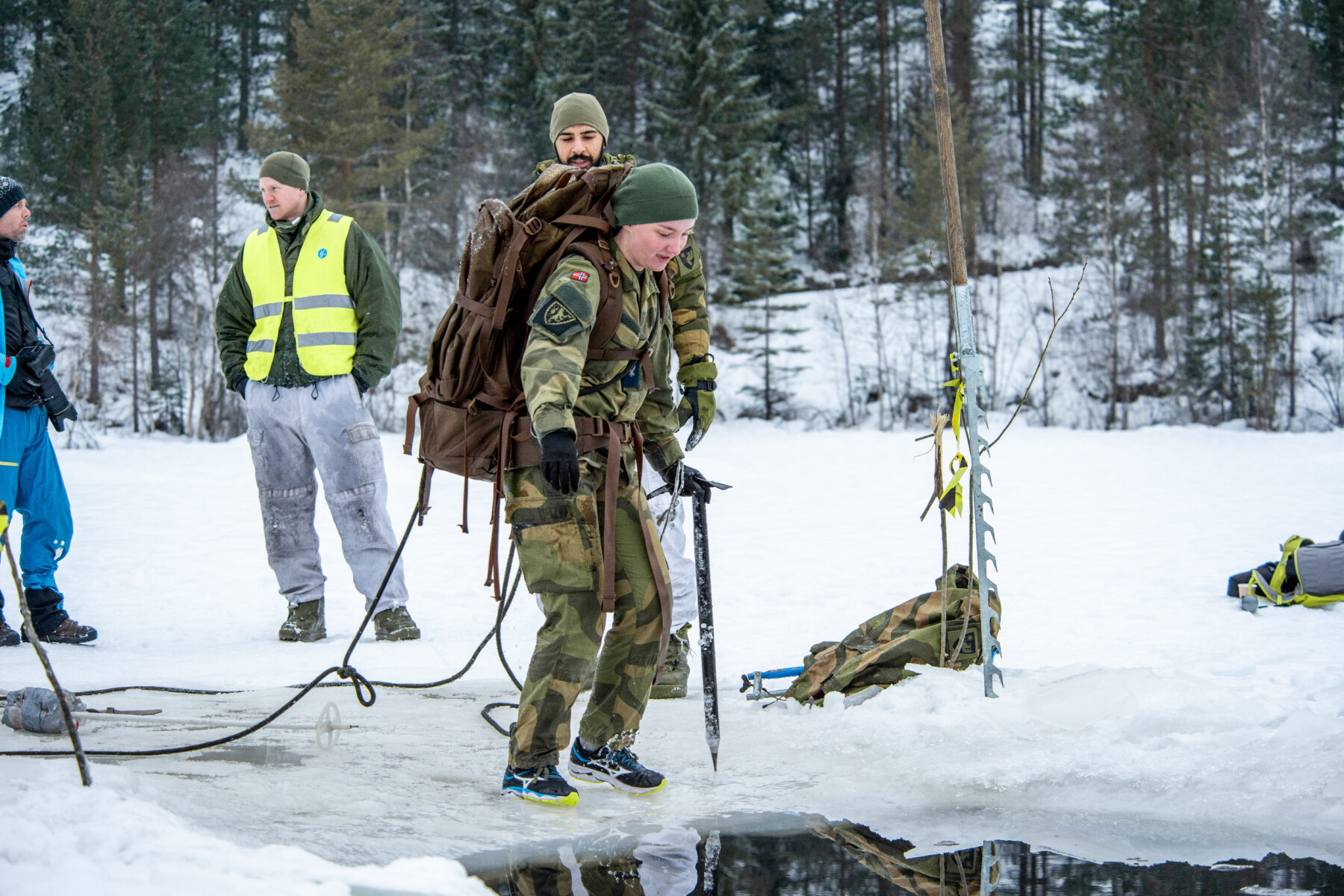 210127 Heistadmoen. Anna Elvevold, vernepliktig vakt og sikringssoldat ved Akershus kommandantskap på øvelse felt. De trener på å overleve. Foto: Andrea Vasholmen Mostue, Soldatnytt (Forsvarets forum) 210127 Heistadmoen. Anna Elvevold, vernepliktig vakt og sikringssoldat ved Akershus kommandantskap på øvelse felt. De trener på å overleve. Foto: Andrea Vasholmen Mostue, Soldatnytt (Forsvarets forum)