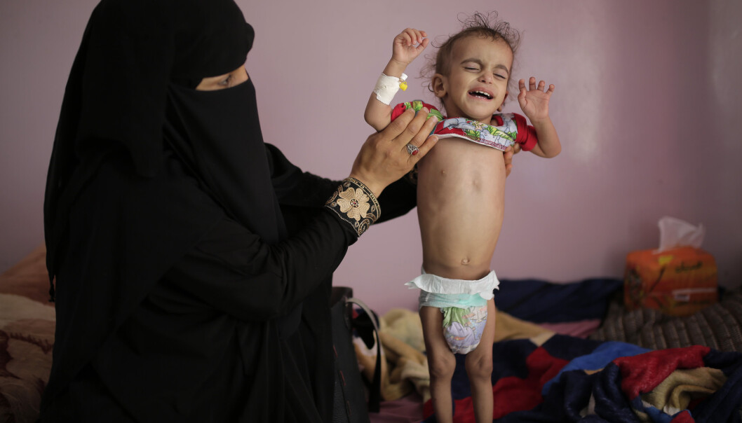 Jemen herjes av krig og sult og er i dag verdens verste humanitære krise, ifølge FN. Cecilie Hellestveit forteller i sin nye bok «Ulykkelige Arabia – verden etter Jemen» hvordan det skjedde og hvem som må ta ansvaret Jemen herjes av krig og sult og er i dag verdens verste humanitære krise, ifølge FN. Cecilie Hellestveit forteller i sin nye bok «Ulykkelige Arabia – verden etter Jemen» hvordan det skjedde og hvem som må ta ansvaret