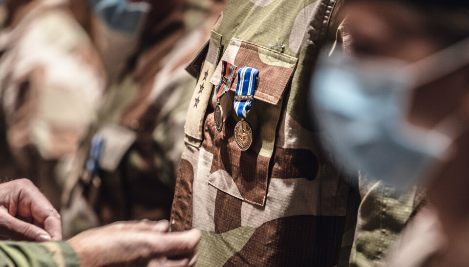 DEKORERT: Soldatene fra Forsvarets sanitets første kontingent til sykehuset i Kabul mottok Forsvarets operasjonsmedalje og NATO non-article 5 Resolute Support-medaljen under en seremoni i oktober i fjor.