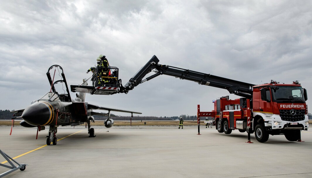 PILOTREDNING: Brannmenn tester ut den nye pilotredningsbilen i Tyskland.