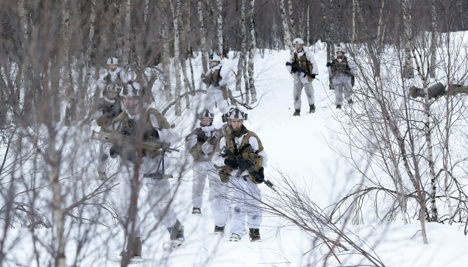 TRUGER: Soldater fra Panserbataljonen på truger under en vinterøvelse.