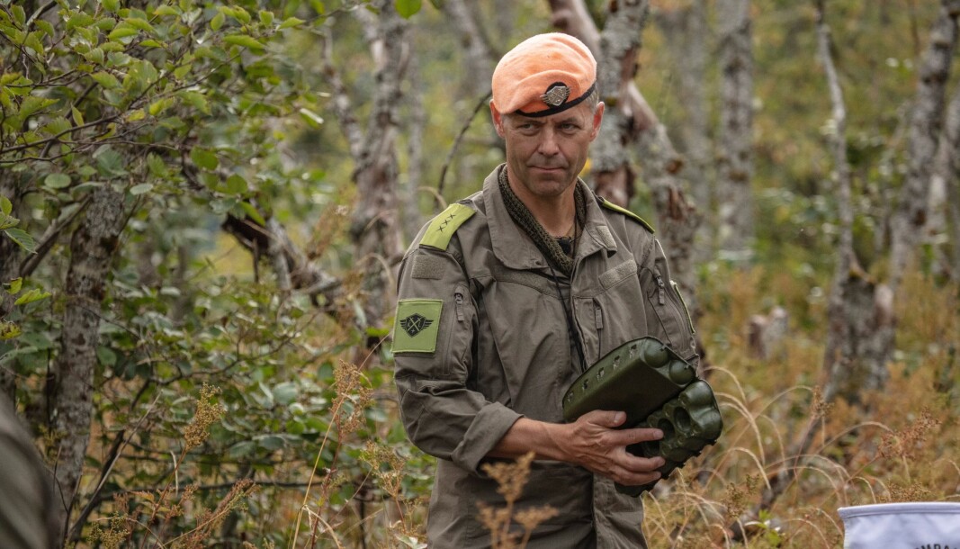 KOMPANI LAURITZEN: John Hammersmark er fallskjermjeger og sluttet i Forsvaret som oberstløytnant i 2015. Nå får han brukt erfaringen som kaptein i Kompani Lauritzen. KOMPANI LAURITZEN: John Hammersmark er fallskjermjeger og sluttet i Forsvaret som oberstløytnant i 2015. Nå får han brukt erfaringen som kaptein i Kompani Lauritzen.