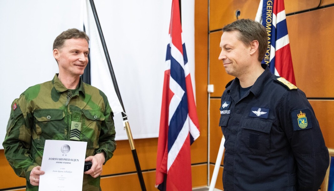 Sjefsmester Svein Solbakken og flaggkommandør Trond Gimmingsrud. Sjefsmester Svein Solbakken og flaggkommandør Trond Gimmingsrud.