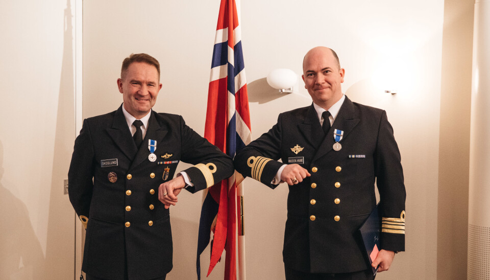 Flaggkommandør Yngve Skoglund og kommandørkaptein Henning Knudsen-Hauge.
