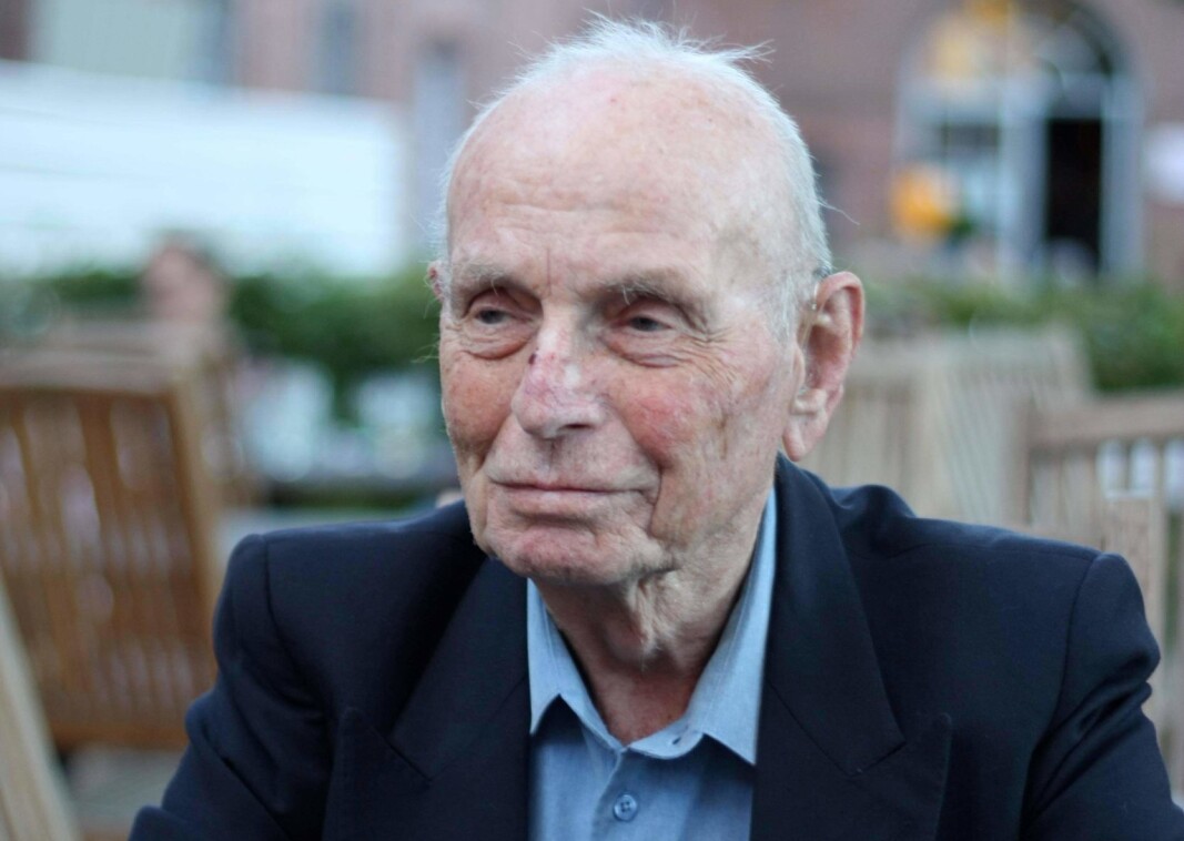 ASBJØRN FJELD: En hedersmann har gått bort, og vi lyser fred over hans minne, skriver Petter Ringen Johannessen og Arnfinn Moland om Asbjørn Fjeld. ASBJØRN FJELD: En hedersmann har gått bort, og vi lyser fred over hans minne, skriver Petter Ringen Johannessen og Arnfinn Moland om Asbjørn Fjeld.