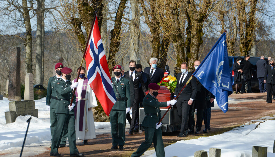 ASKER KIRKE: Erling Lorentzen ble bisatt mandag 22. mars 2021.