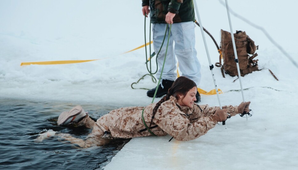 COOL EXPERIENCE: – I actually enjoyed the ice-breaking drills. It was a great learning experience thanks to the Norwegian instructors, says Kayla Olsen.