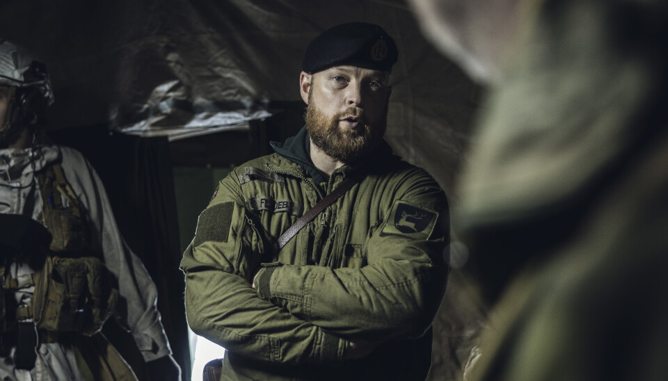 MED OVERSIKTEN: Nestkommanderende i Panserbataljonen, major Sondre Fladeby, på kommandoplass.