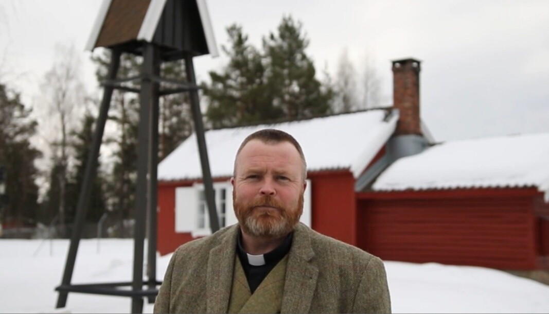 PÅSKE: I forbindelse med påskehøytiden lager feltprestene video for Forsvarets ansatte i utlandet. Bildet viser feltprest Sophus Bakketeig under innspilling av videoen. PÅSKE: I forbindelse med påskehøytiden lager feltprestene video for Forsvarets ansatte i utlandet. Bildet viser feltprest Sophus Bakketeig under innspilling av videoen.