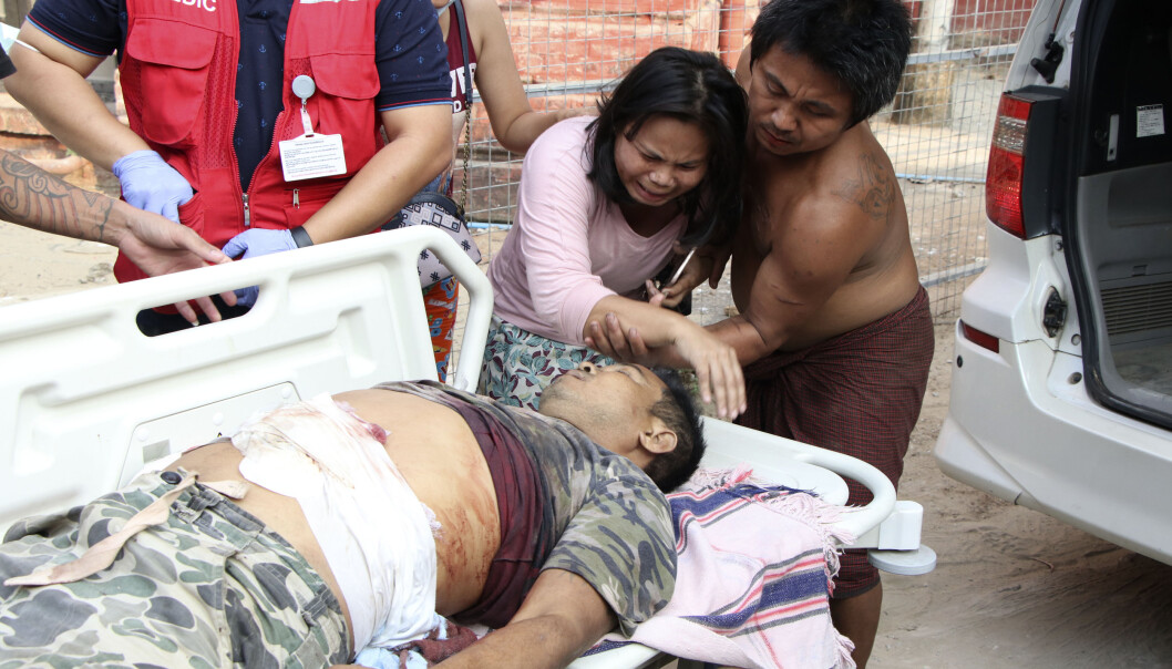 Det er kommet meldinger om over 100 drepte i demonstrasjonene lørdag. Det er høyere enn estimatet fra den så langt dødeligste dagen i Myanmar. Den 14. mars ble mellom 74 og 90 drept. En kvinne sørger over en dem som ble drept i byen Yangon lørdag. Det er kommet meldinger om over 100 drepte i demonstrasjonene lørdag. Det er høyere enn estimatet fra den så langt dødeligste dagen i Myanmar. Den 14. mars ble mellom 74 og 90 drept. En kvinne sørger over en dem som ble drept i byen Yangon lørdag.