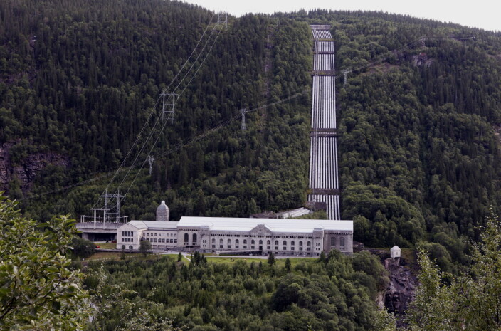 TUNGTVANN: Vemork kraftstasjon ved Rjukan i Telemark ble bygd av Norsk Hydro, og sto ferdig i 1911. Dersom Sverige hadde laget en atombombe, ville de antagelig brukt tungtvann herfra.