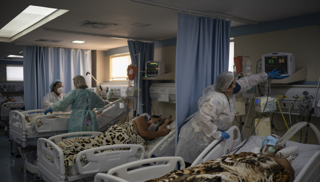 Koronapasienter får behandling på rekke og rad på en intensivavdeling ved sykehuset i Duque de Caxias i Brasil. Helsevesenet er ved randen av kollaps. Koronapasienter får behandling på rekke og rad på en intensivavdeling ved sykehuset i Duque de Caxias i Brasil. Helsevesenet er ved randen av kollaps.