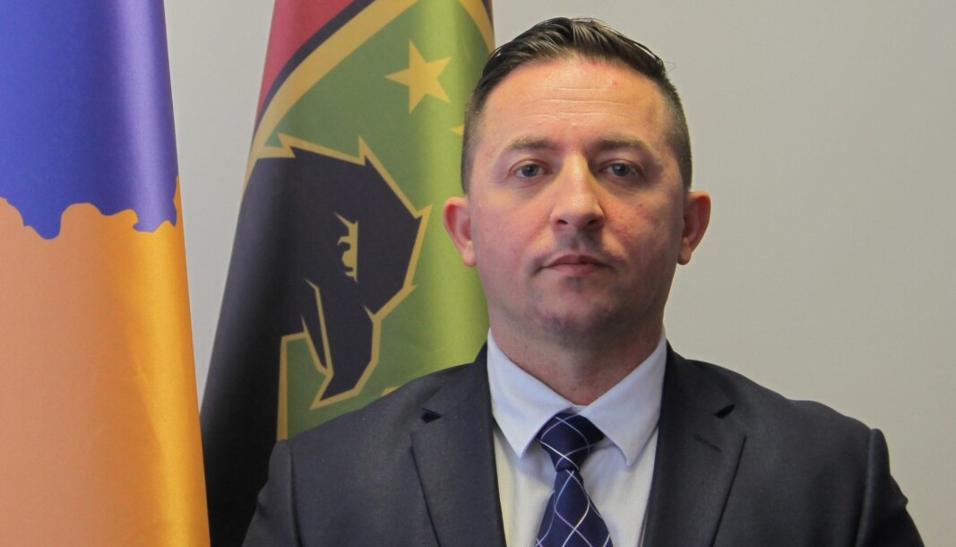 POLITIKER: Armend Mehaj har tatt veien fra ansatt i Forsvaret i Norge til å bli forsvarsminister i Kosovo. POLITIKER: Armend Mehaj har tatt veien fra ansatt i Forsvaret i Norge til å bli forsvarsminister i Kosovo.