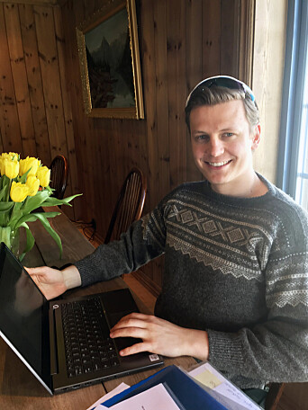 Påskestemning på hjemmekontoret til Ola i TVO. Påskestemning på hjemmekontoret til Ola i TVO.