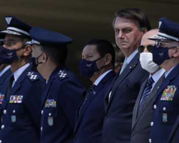 President Bolsonaro sparker forsvarsledelsen i Brasil