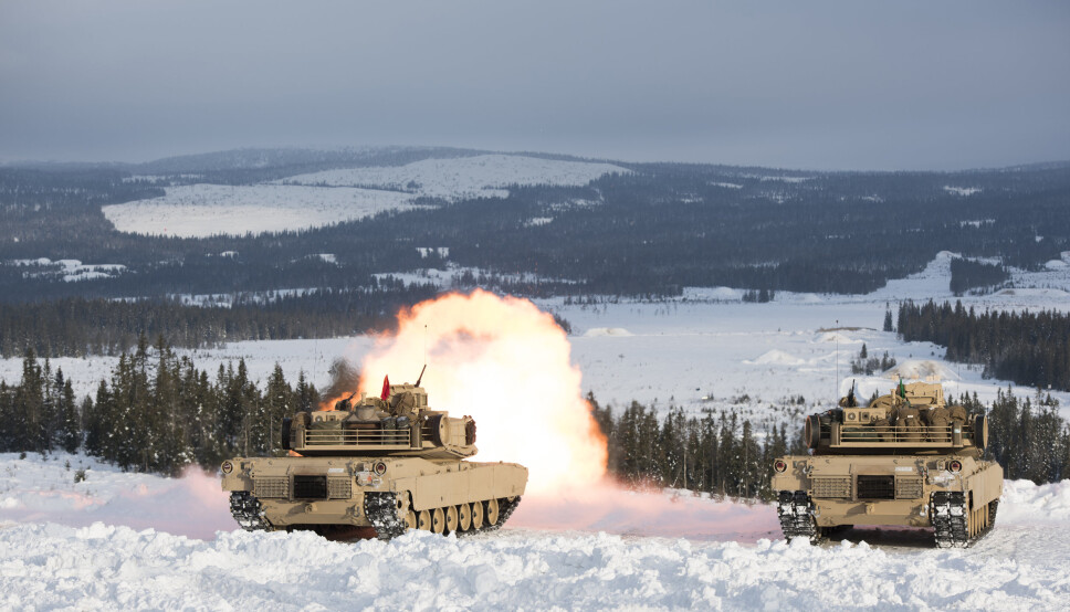ØVELSE: US Marine Corps trener skarpskyting med stridsvogn 1A1 Abrams i skytefeltet i nærheten av Rena leir.