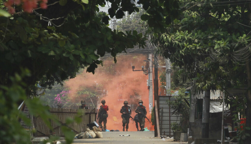 UROLIG: Soldater i Yangon.