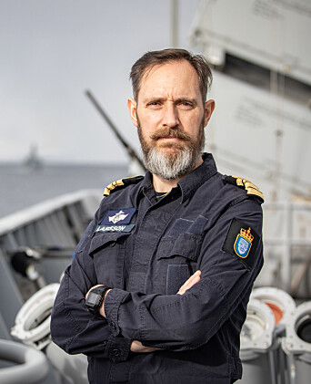 Kommandørkaptein Lars Tollef Larsson, skipssjef på KNM Thor Heyerdahl. Kommandørkaptein Lars Tollef Larsson, skipssjef på KNM Thor Heyerdahl.